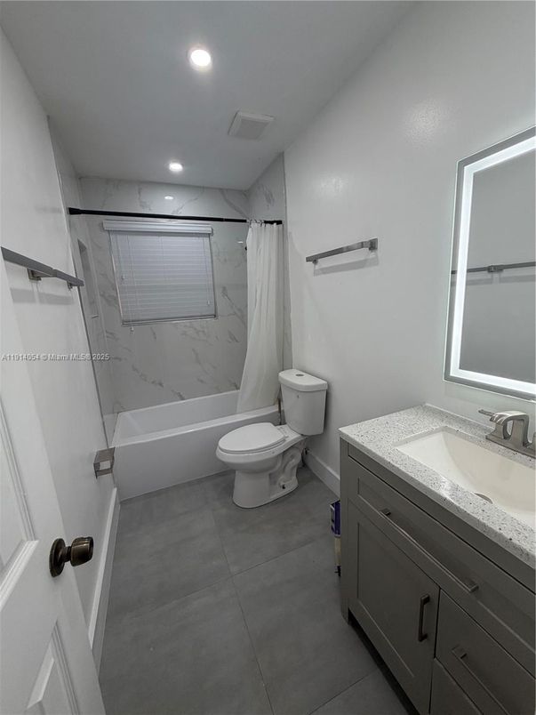 Bathroom, Interior, Marble Walls, Recessed Lighting