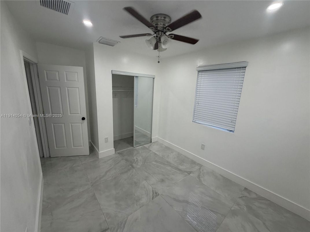 Empty room, Interior, Marble, Recessed Lighting