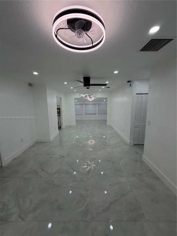 Empty room, Interior, Marble, Recessed Lighting