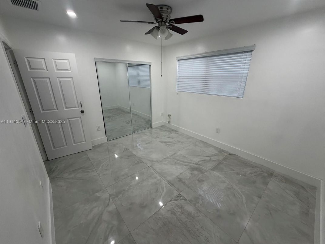 Empty room, Interior, Marble, Recessed Lighting