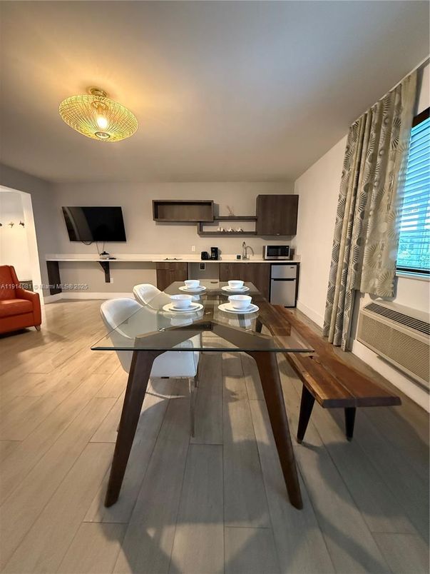 Dining room, Interior, Kitchen, Stainless Steel Appliances, Wood Texture Flooring
