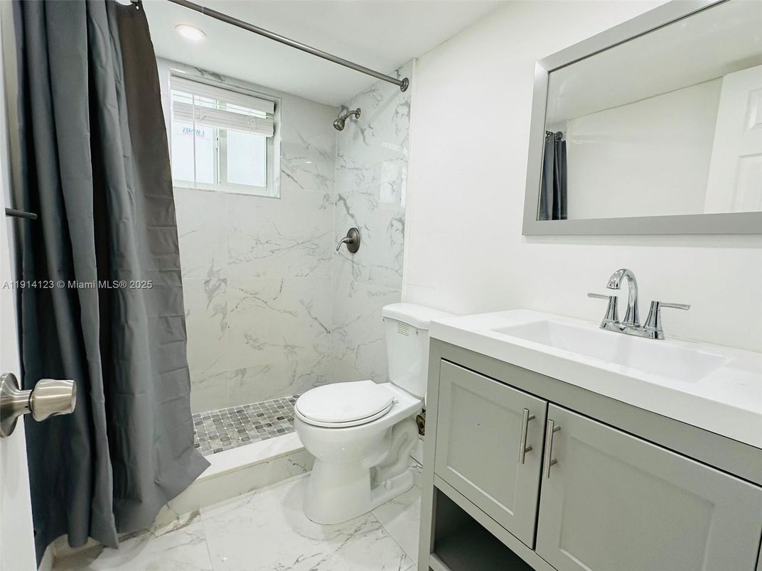 Bathroom, Interior, Marble, Marble Walls, Recessed Lighting