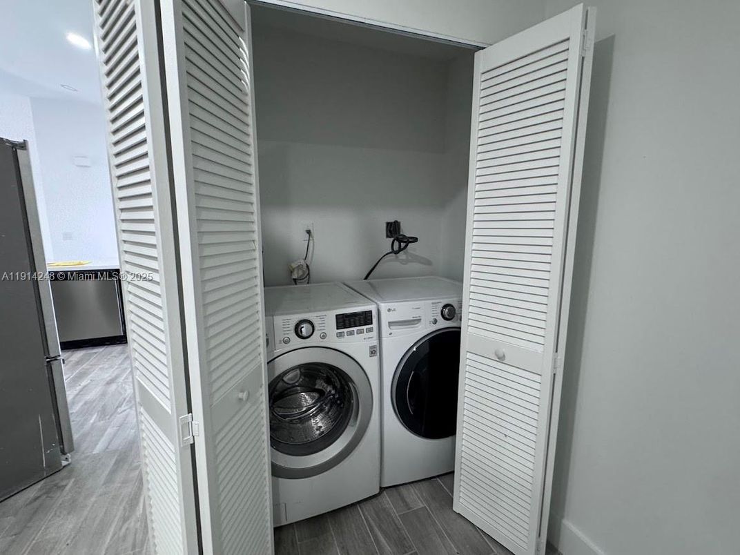 Interior, Recessed Lighting, Utility Closets, Washer, Wood Texture Flooring