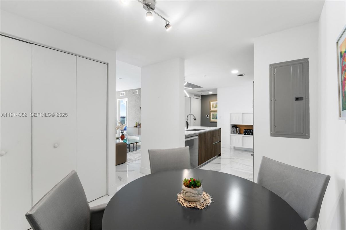 Dining room, Interior, Kitchen, Recessed Lighting