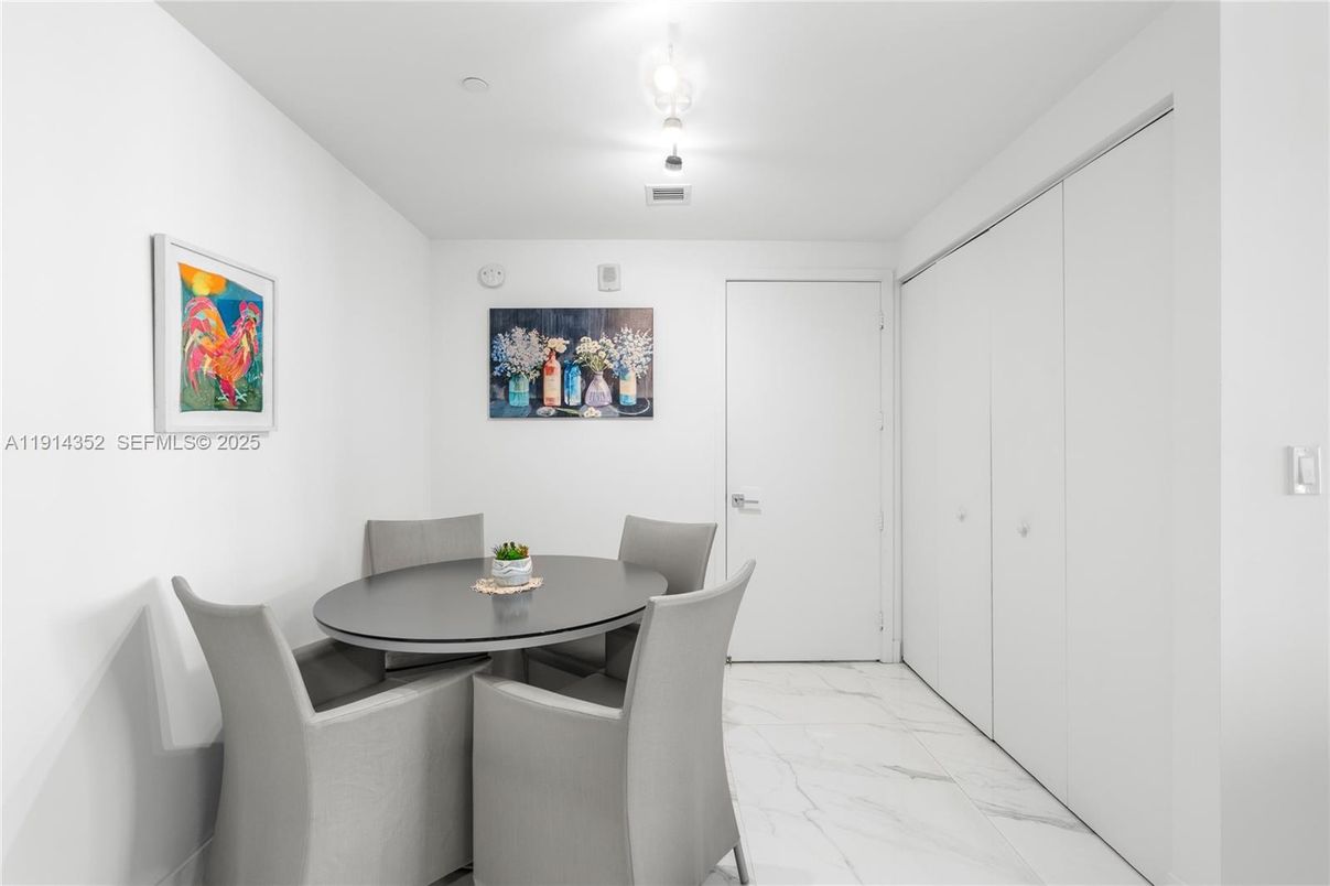 Dining room, Interior, Marble