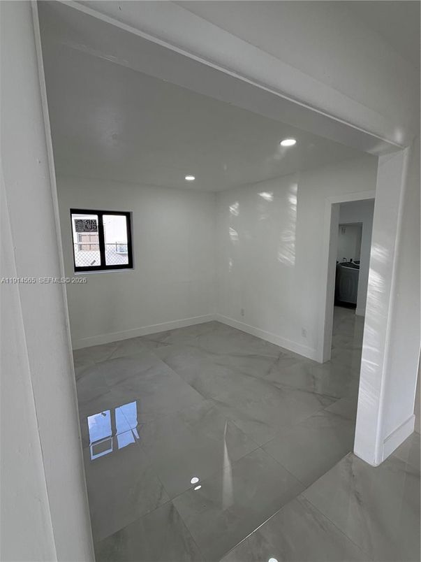 Empty room, Interior, Marble, Recessed Lighting