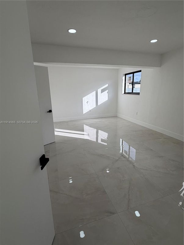 Empty room, Interior, Recessed Lighting