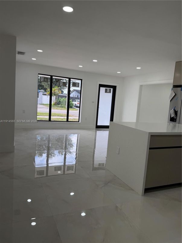 Empty room, Interior, Recessed Lighting