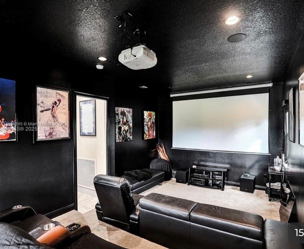 Interior, Projection Screen, Recessed Lighting, Theatre Room