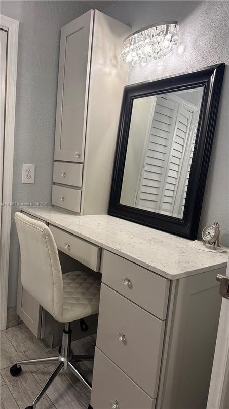 Home Office, Interior