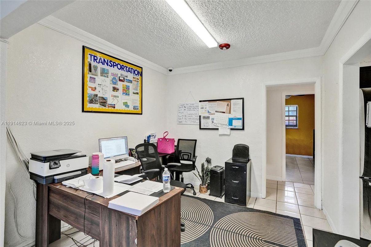 Home Office, Interior