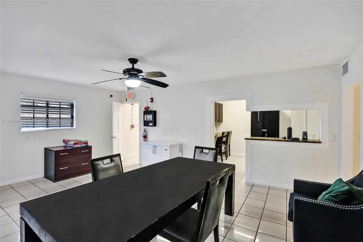 Dining room, Interior
