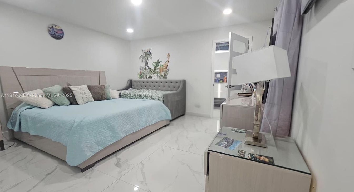 Bedroom, Interior, Marble, Recessed Lighting