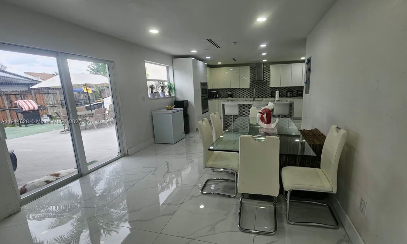 Dining room, Interior, Kitchen, Marble, Recessed Lighting