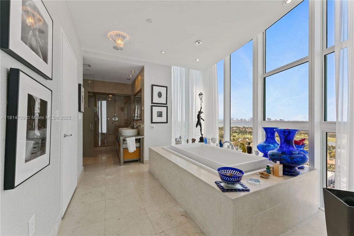 Bathroom, Interior, Recessed Lighting