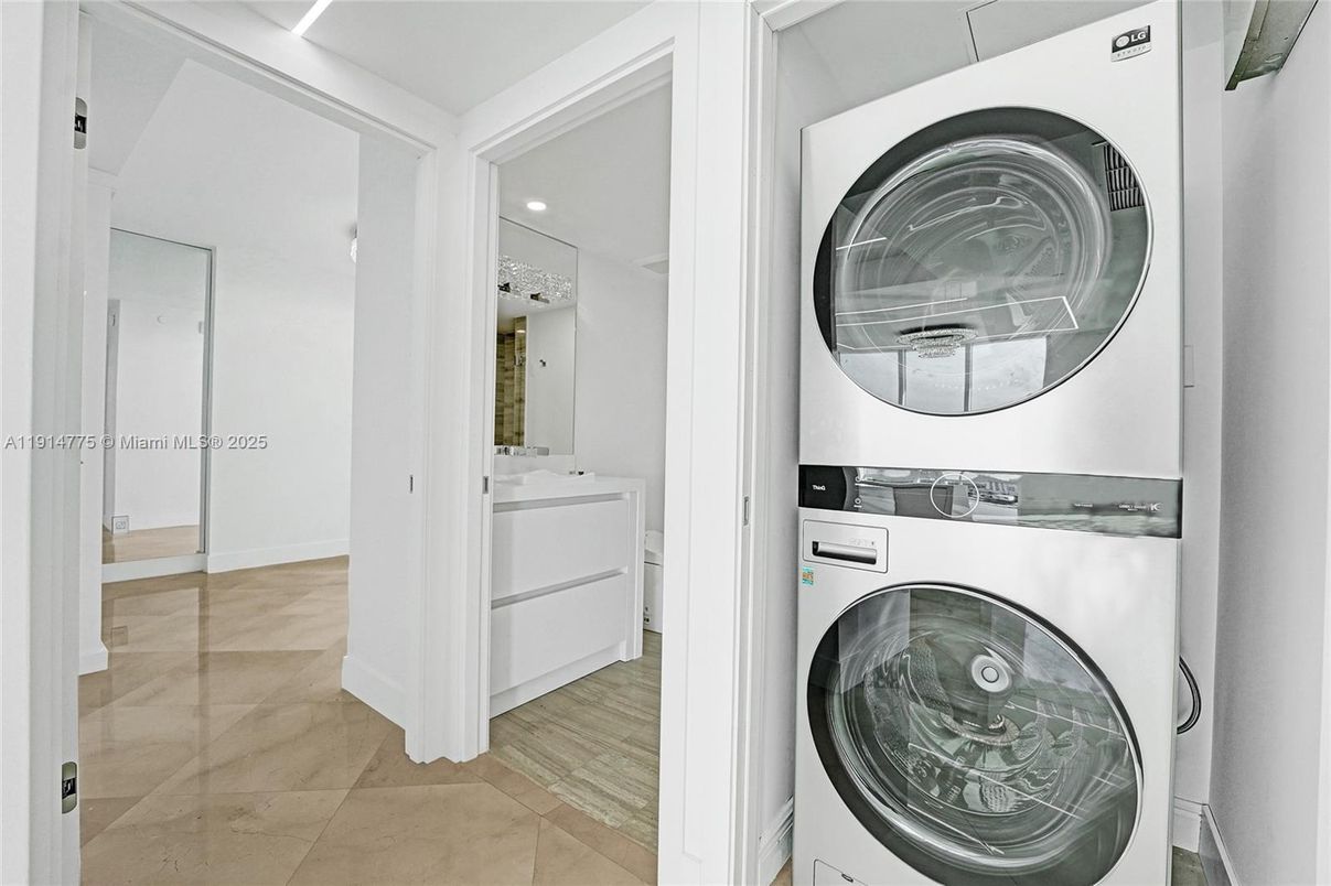 Interior, Recessed Lighting, Utility Closets, Washer