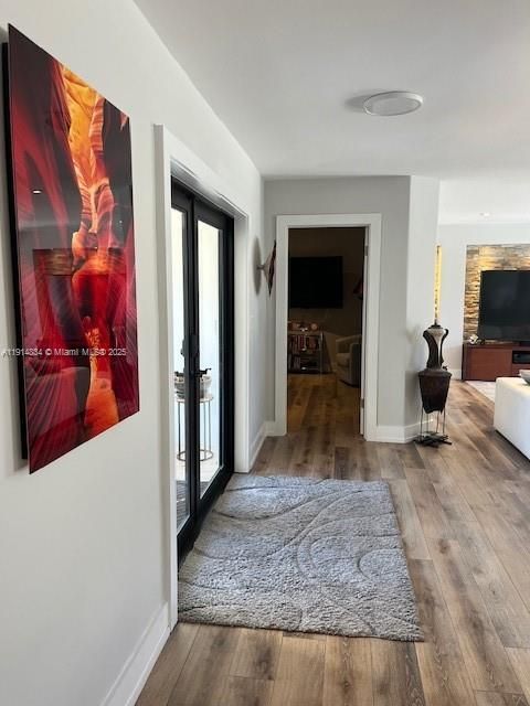 Interior, Recessed Lighting, Wood Texture Flooring