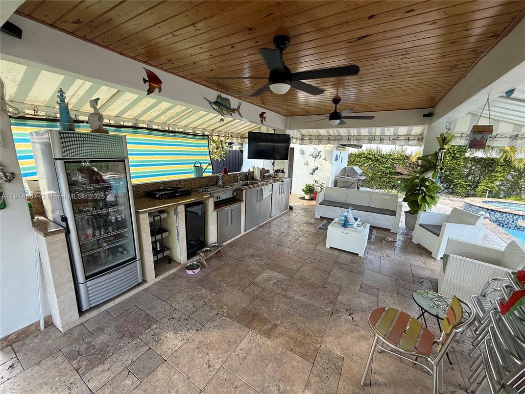 Exterior, Outdoor Kitchen