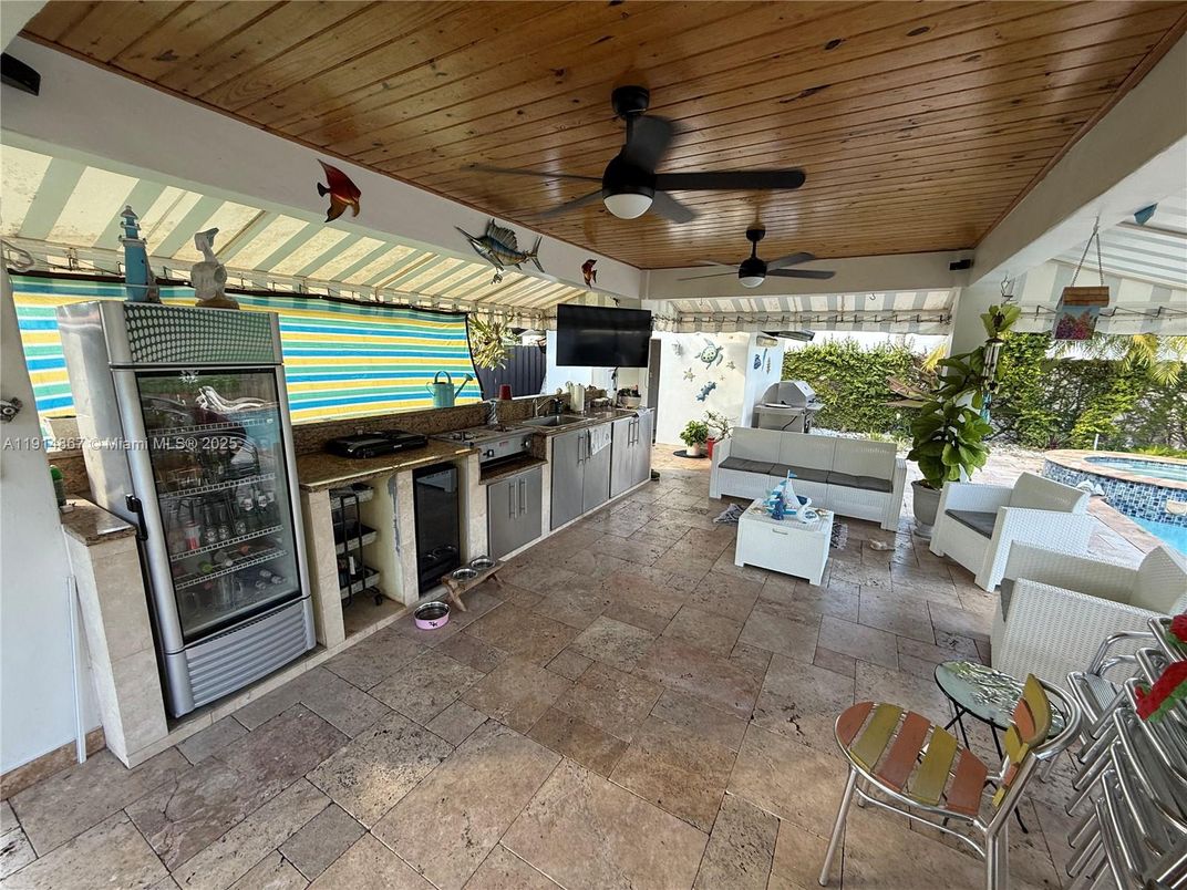 Exterior, Outdoor Kitchen