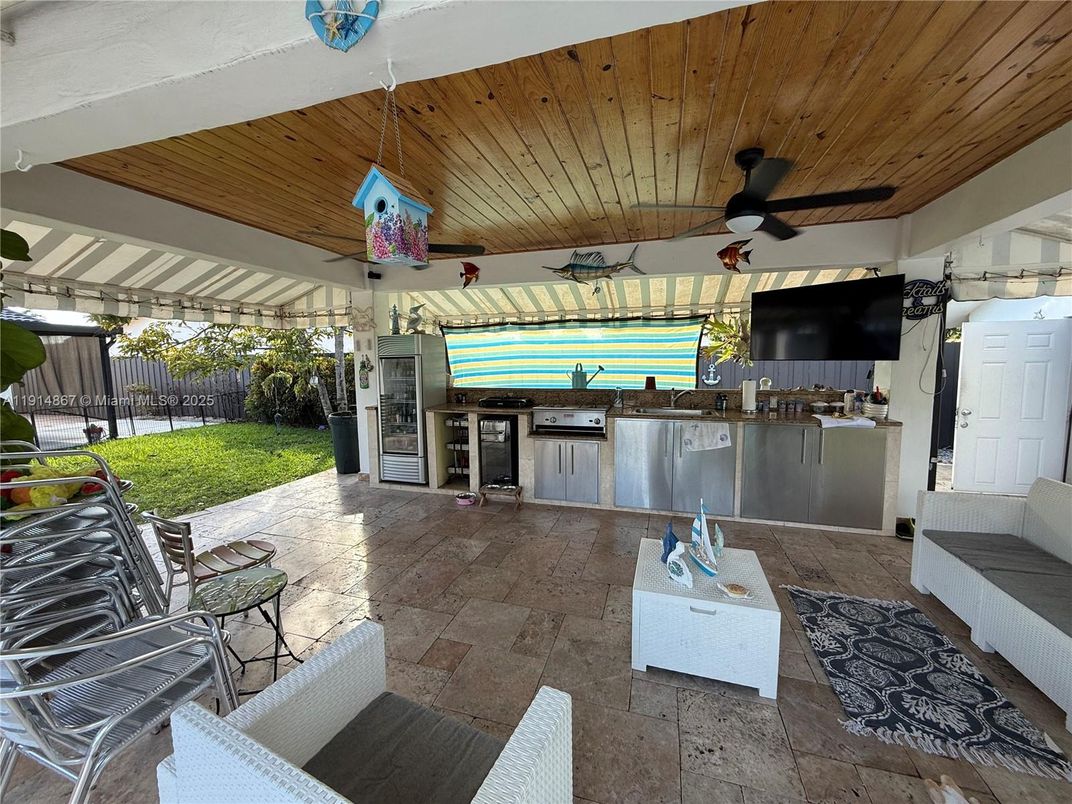 Exterior, Outdoor Kitchen