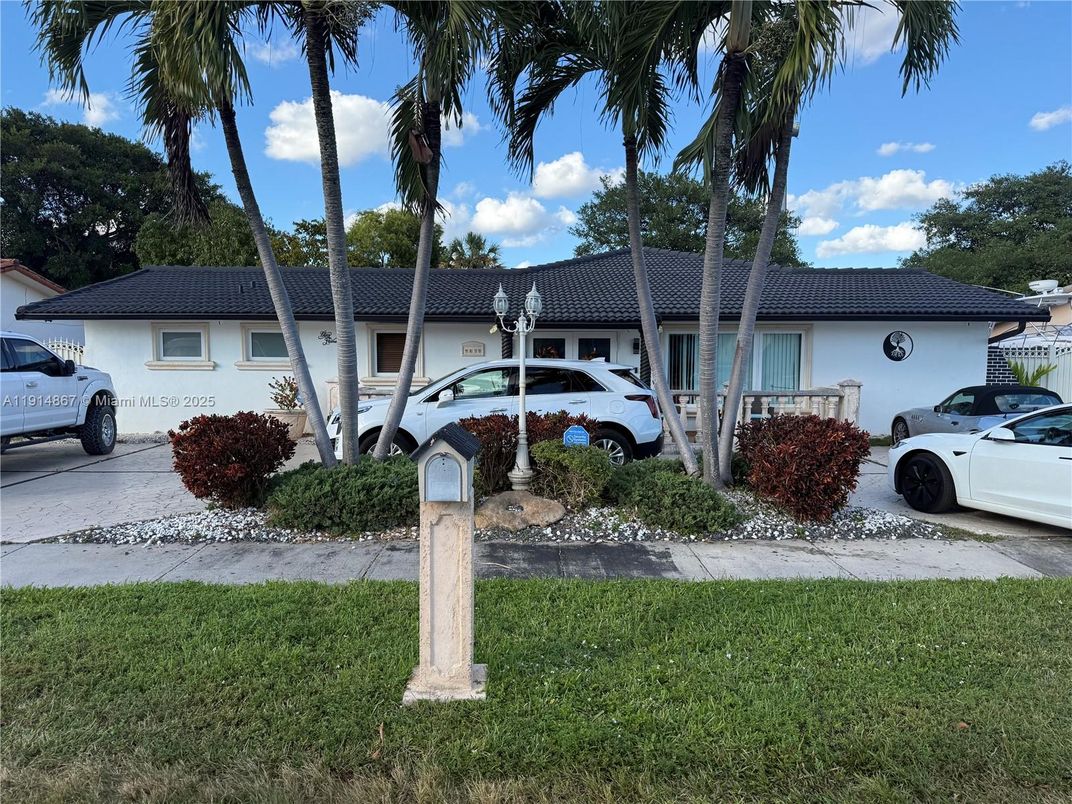 Exterior, Facade, Spanish Mediterranean