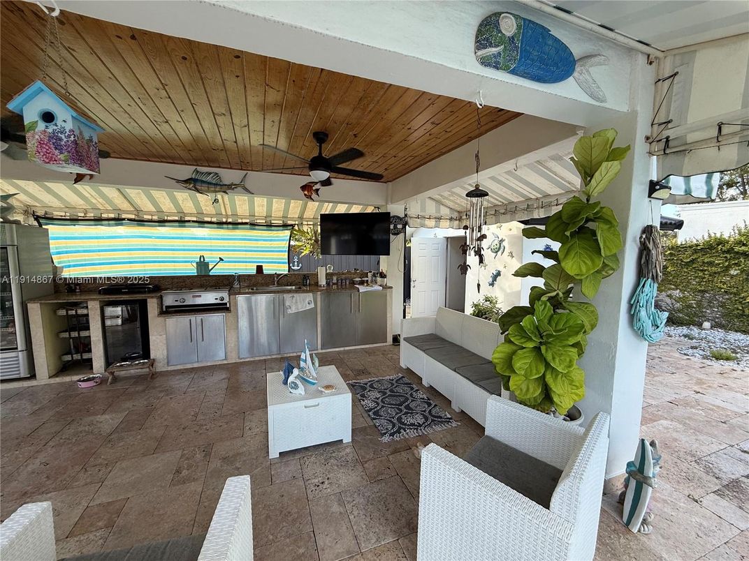 Exterior, Outdoor Kitchen