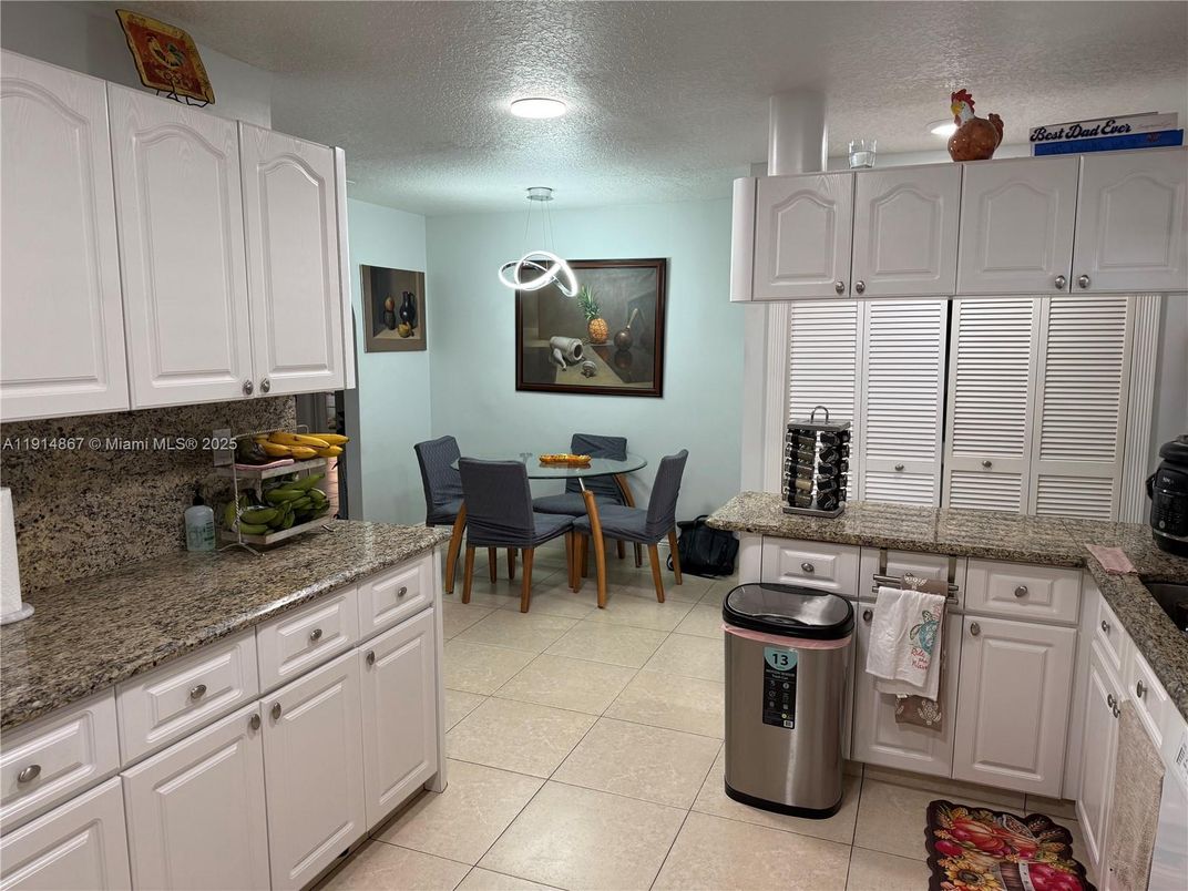 Dining room, Interior, Kitchen, Pendant Lights, Recessed Lighting