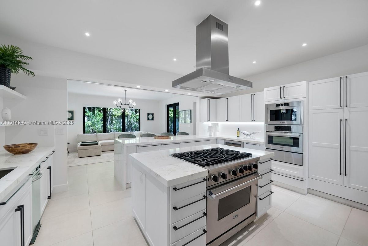 Interior, Kitchen, Living room, Pendant Lights, Recessed Lighting, Stainless Steel Appliances