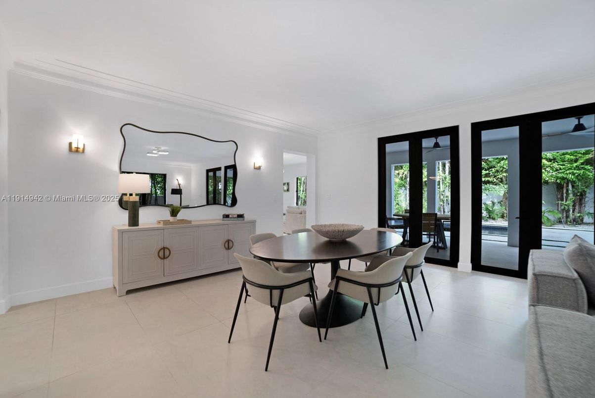 Dining room, Interior
