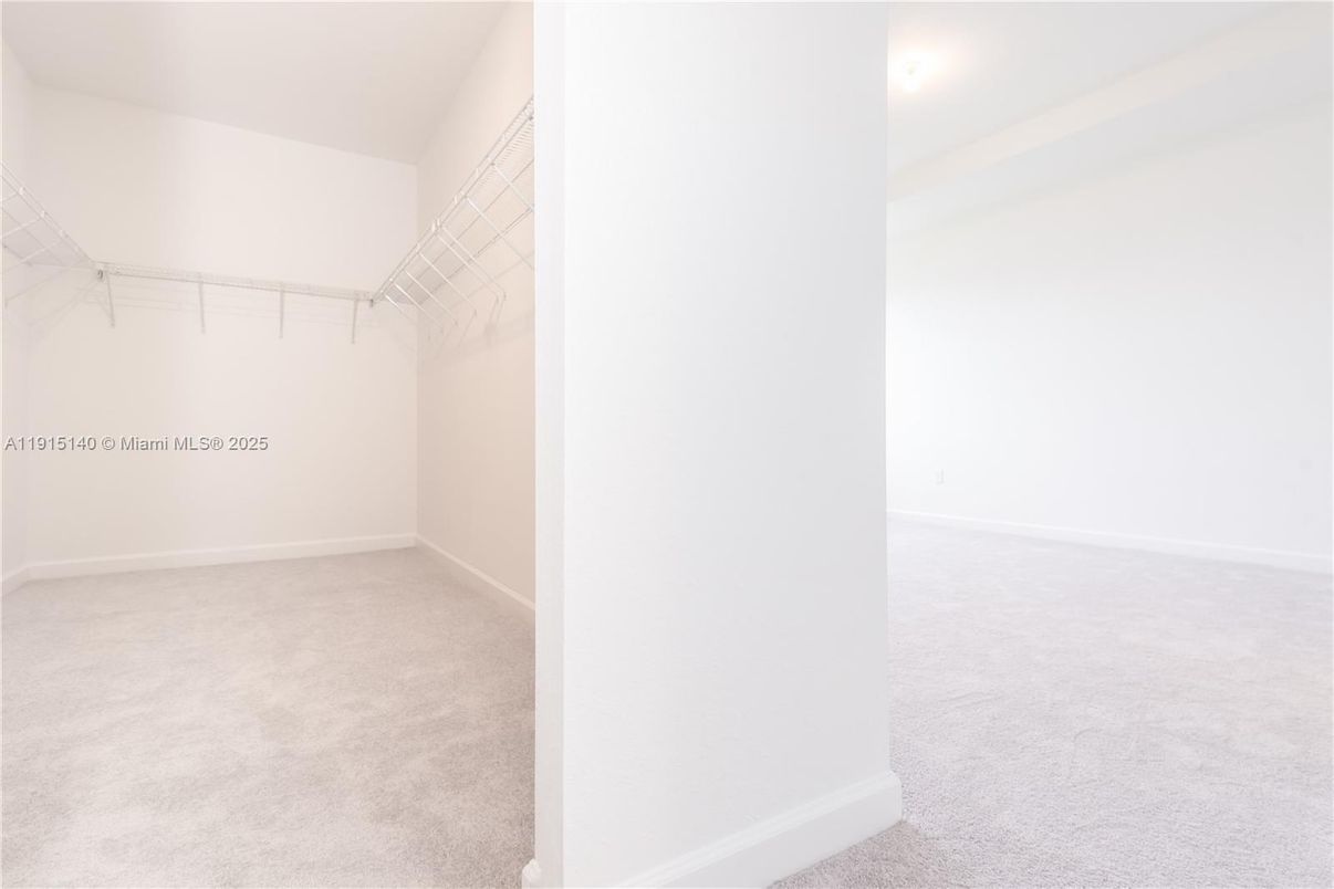 Empty room, Interior, Walk-in Closets