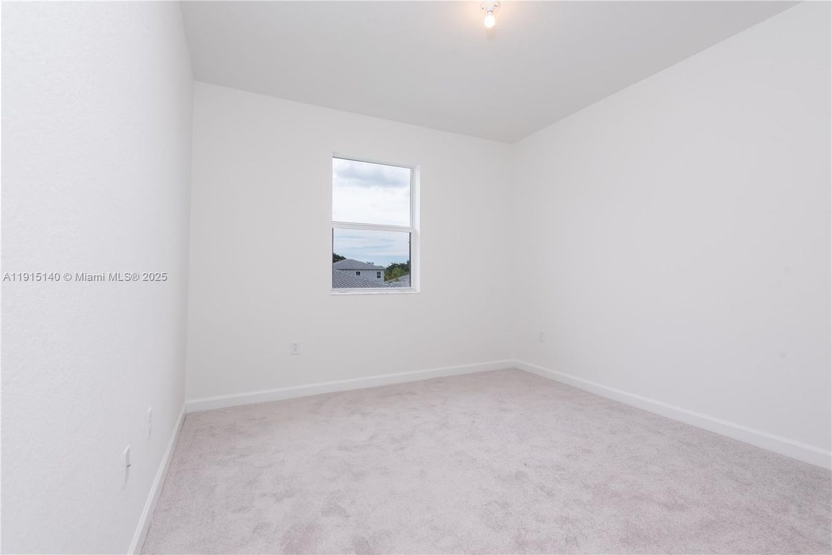 Empty room, Interior