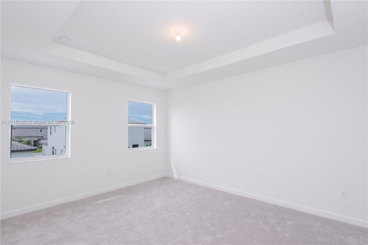 Empty room, Interior