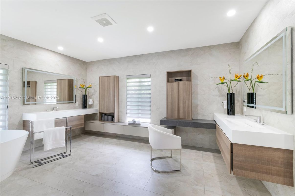 Bathroom, Dual Sink Vanities, Free Standing Baths, Interior, Recessed Lighting