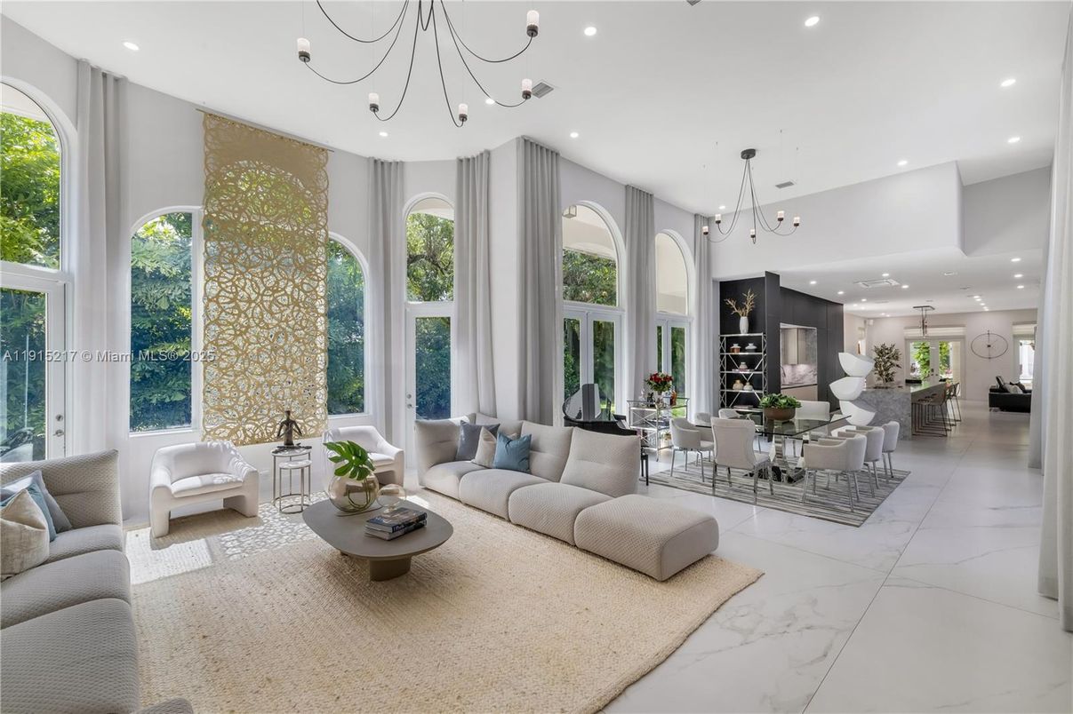 Chandelier, Dining room, Interior, Living room, Marble, Pendant Lights, Recessed Lighting