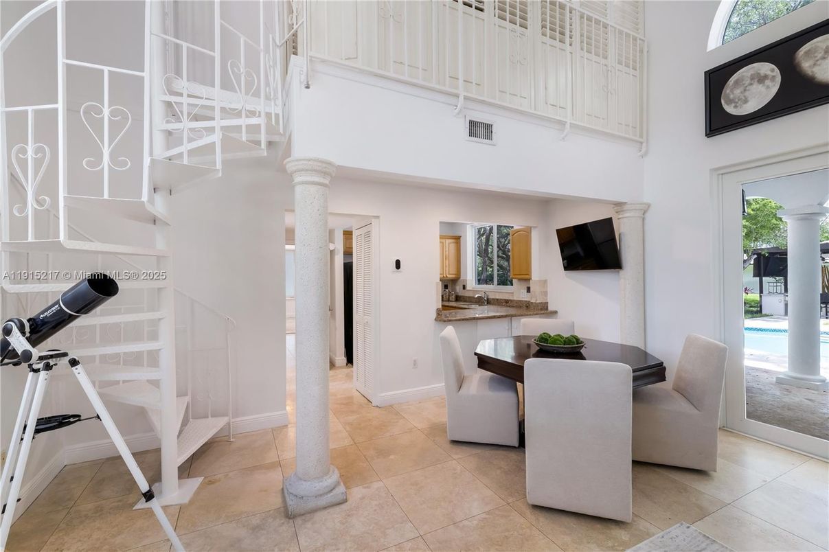 Dining room, Interior