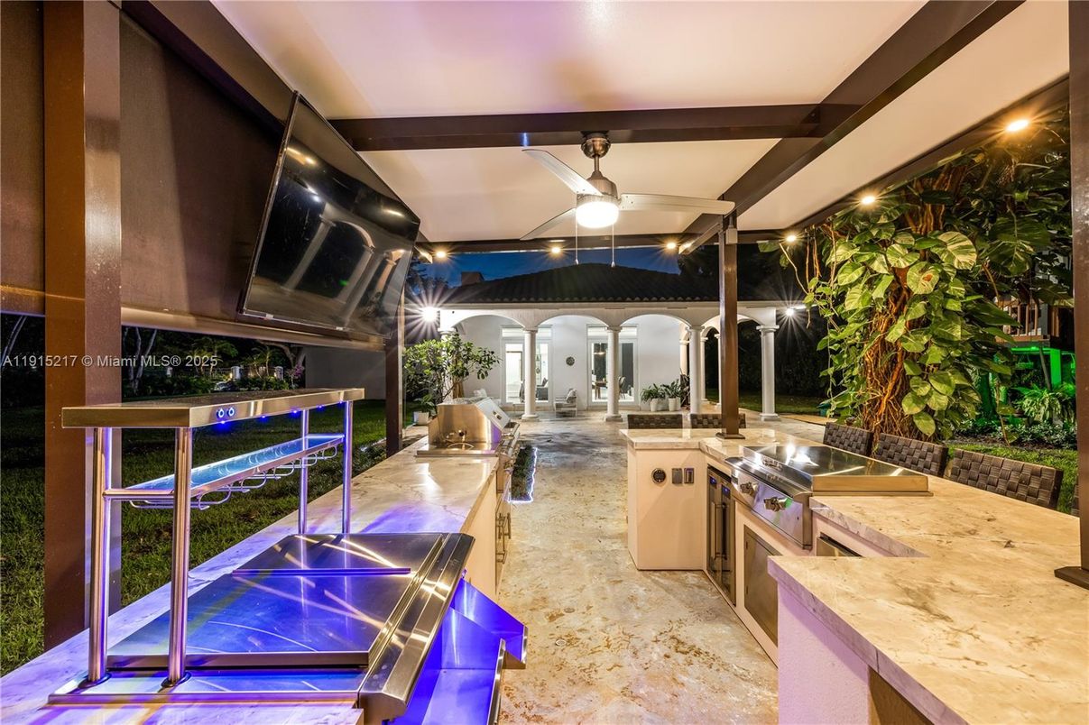 Exterior, Outdoor Kitchen