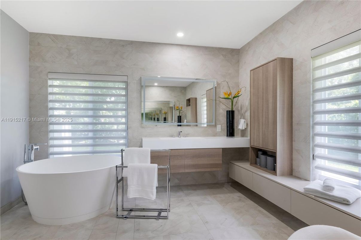 Bathroom, Free Standing Baths, Interior, Recessed Lighting