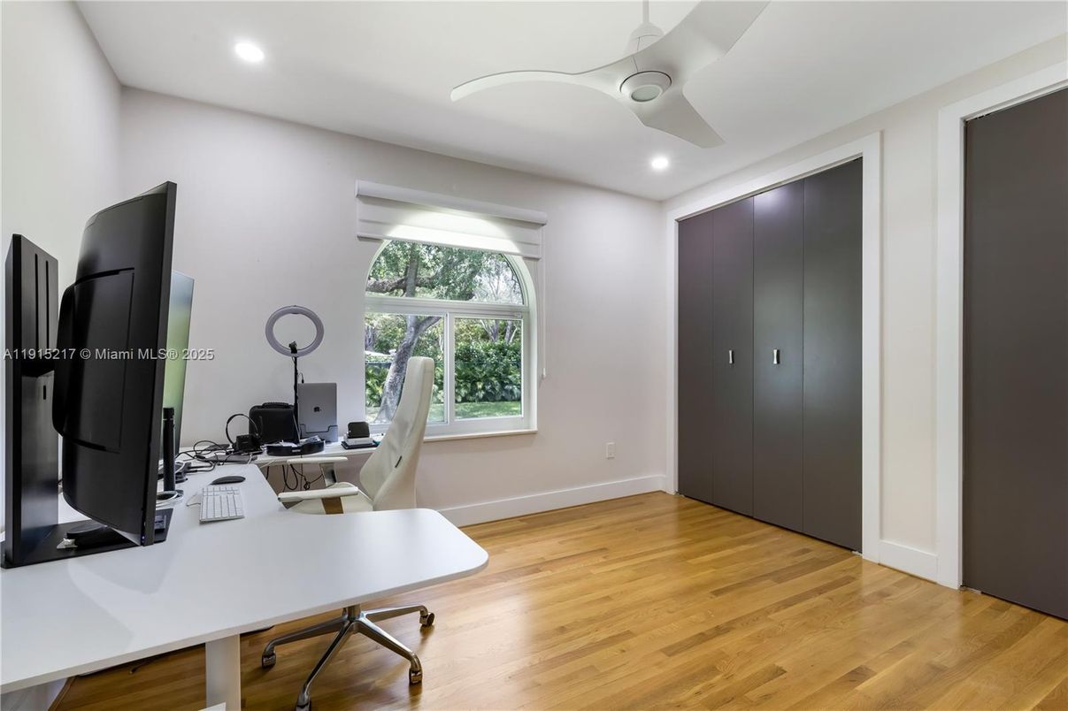 Home Office, Interior, Recessed Lighting, Wood Texture Flooring