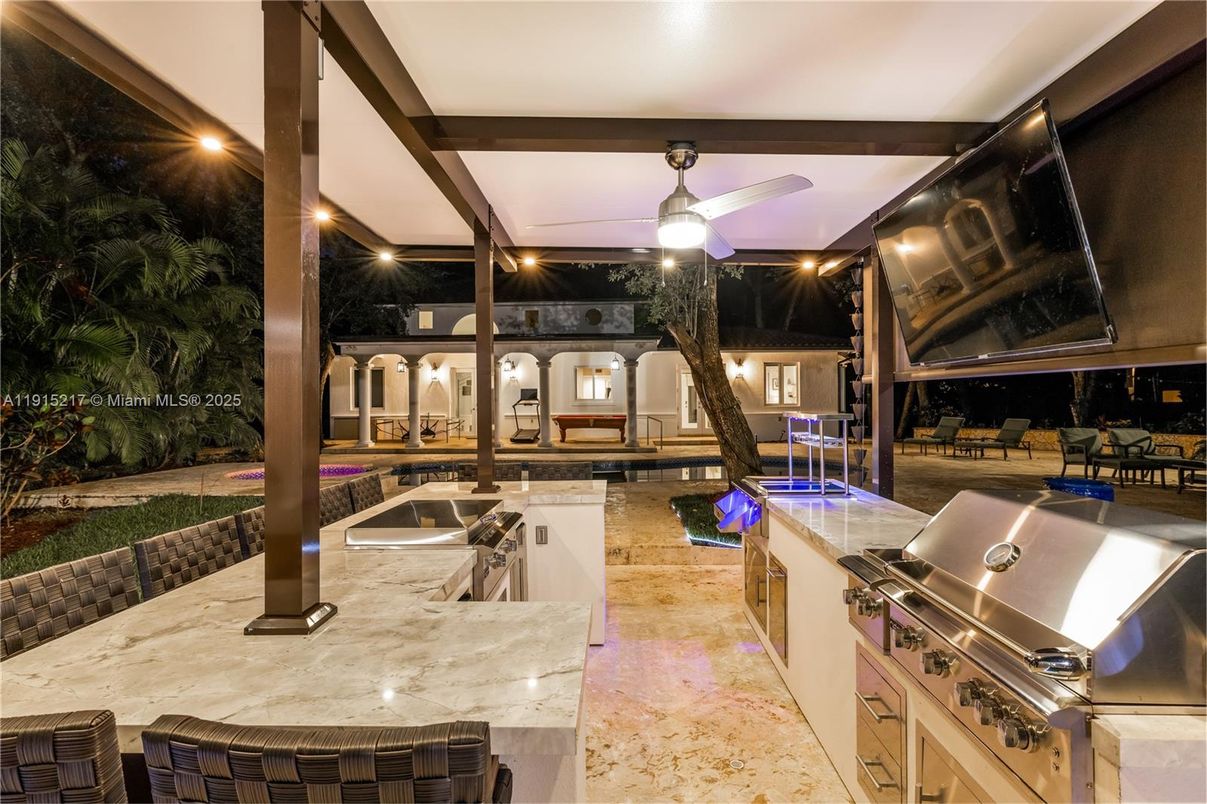 Exterior, Outdoor Kitchen