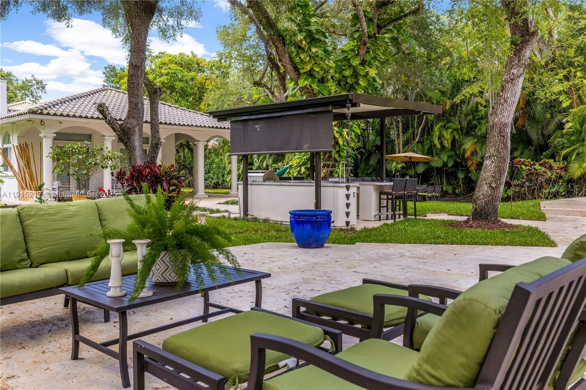 Exterior, Outdoor Kitchen