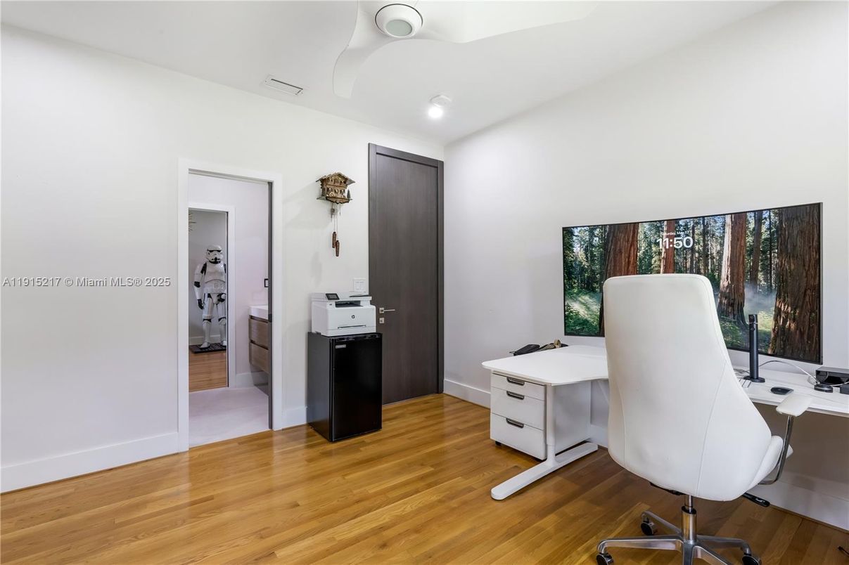 Home Office, Interior, Recessed Lighting, Wood Texture Flooring