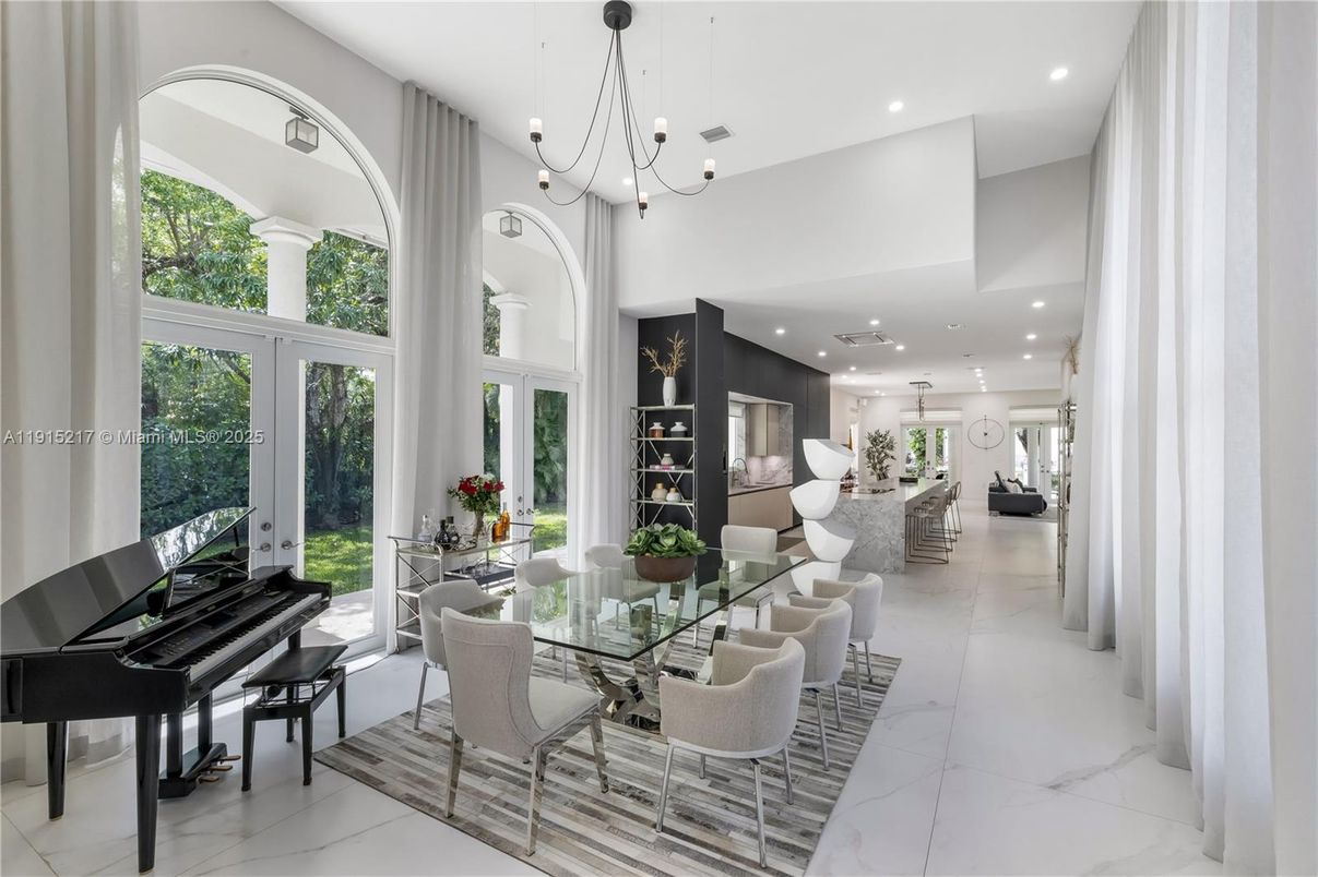 Chandelier, Dining room, Interior, Living room, Marble, Pendant Lights, Piano, Recessed Lighting