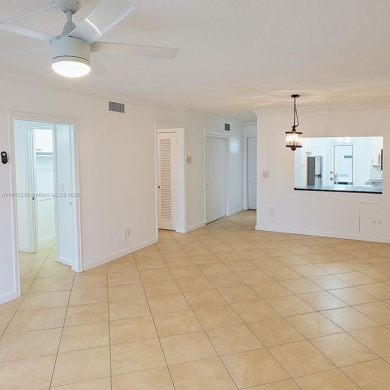Empty room, Interior, Pendant Lights