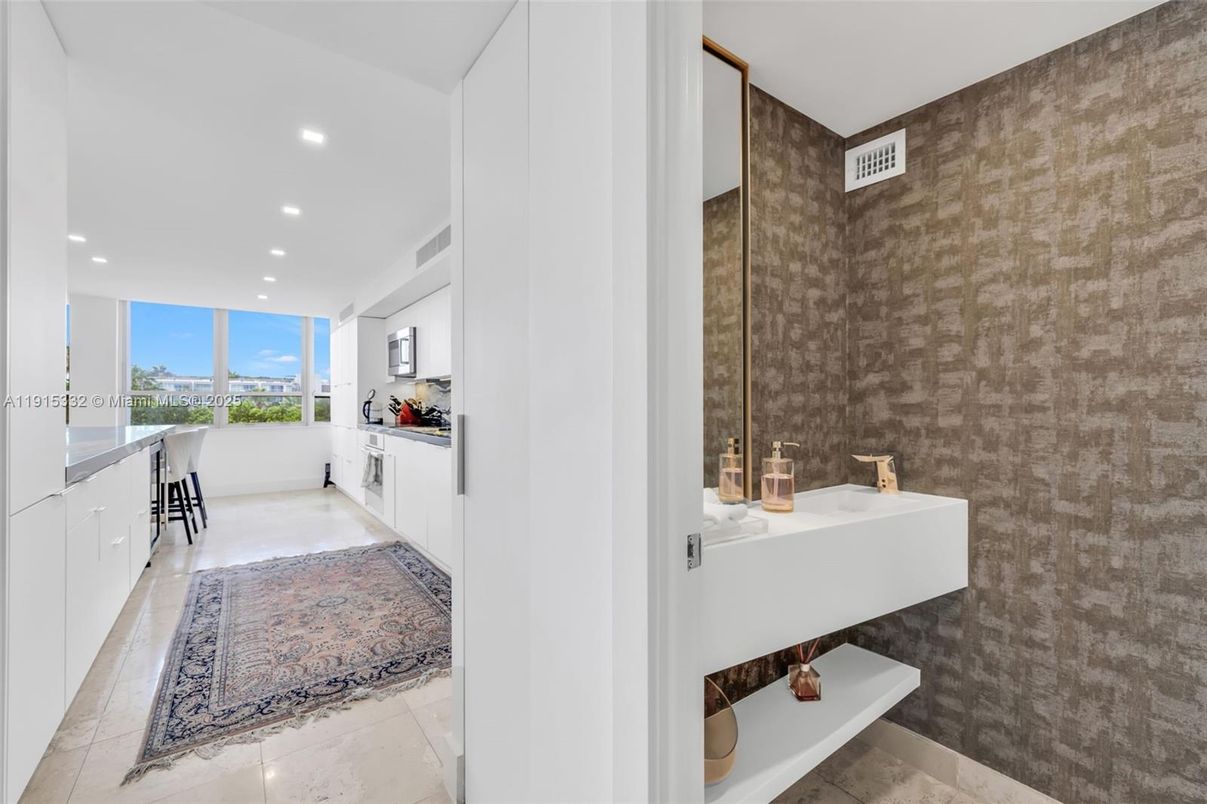 Bathroom, Interior, Recessed Lighting