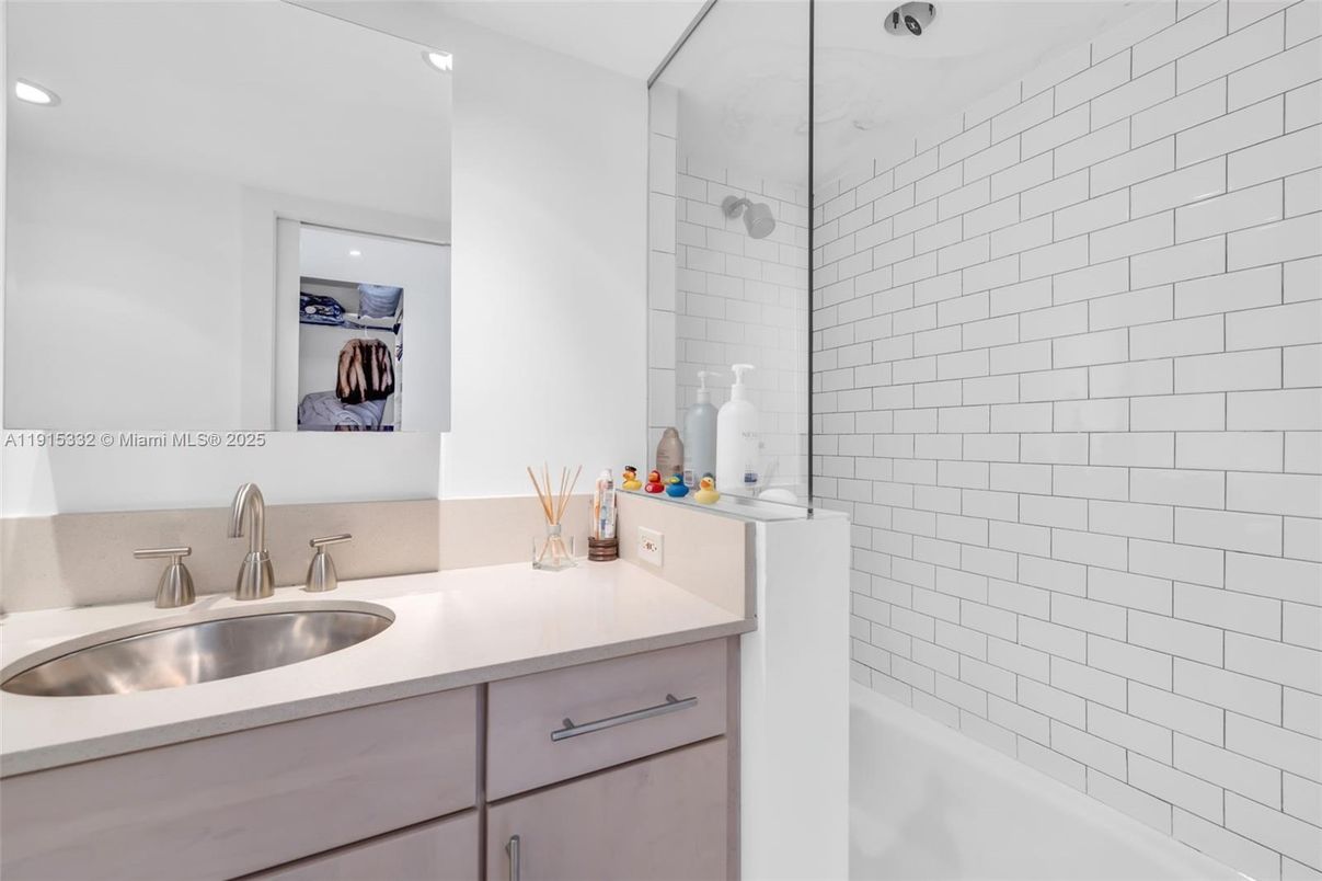 Bathroom, Interior, Recessed Lighting