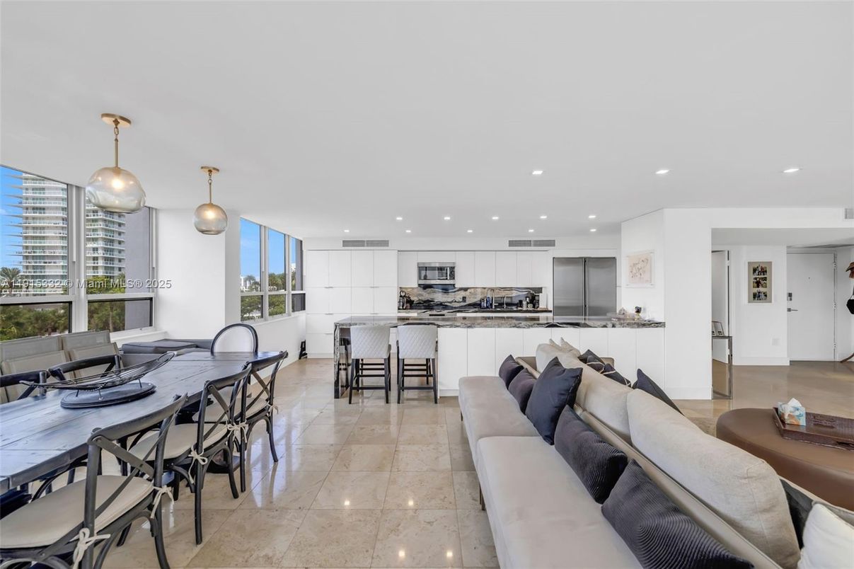 Dining room, Interior, Kitchen, Living room, Pendant Lights, Recessed Lighting, Stainless Steel Appliances