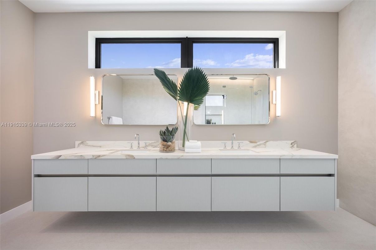 Bathroom, Dual Sink Vanities, Interior