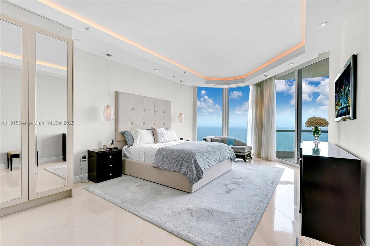 Bedroom, Interior, Pendant Lights, Recessed Lighting, Water