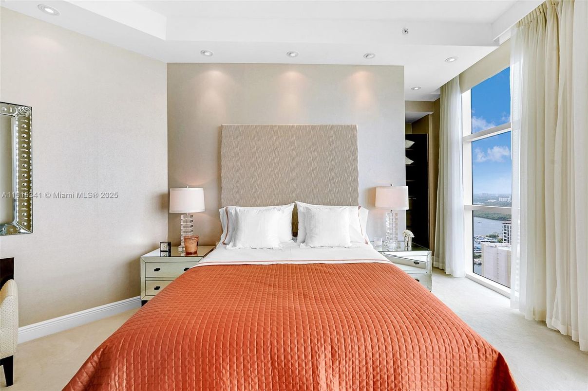 Bedroom, Interior, Recessed Lighting, Water