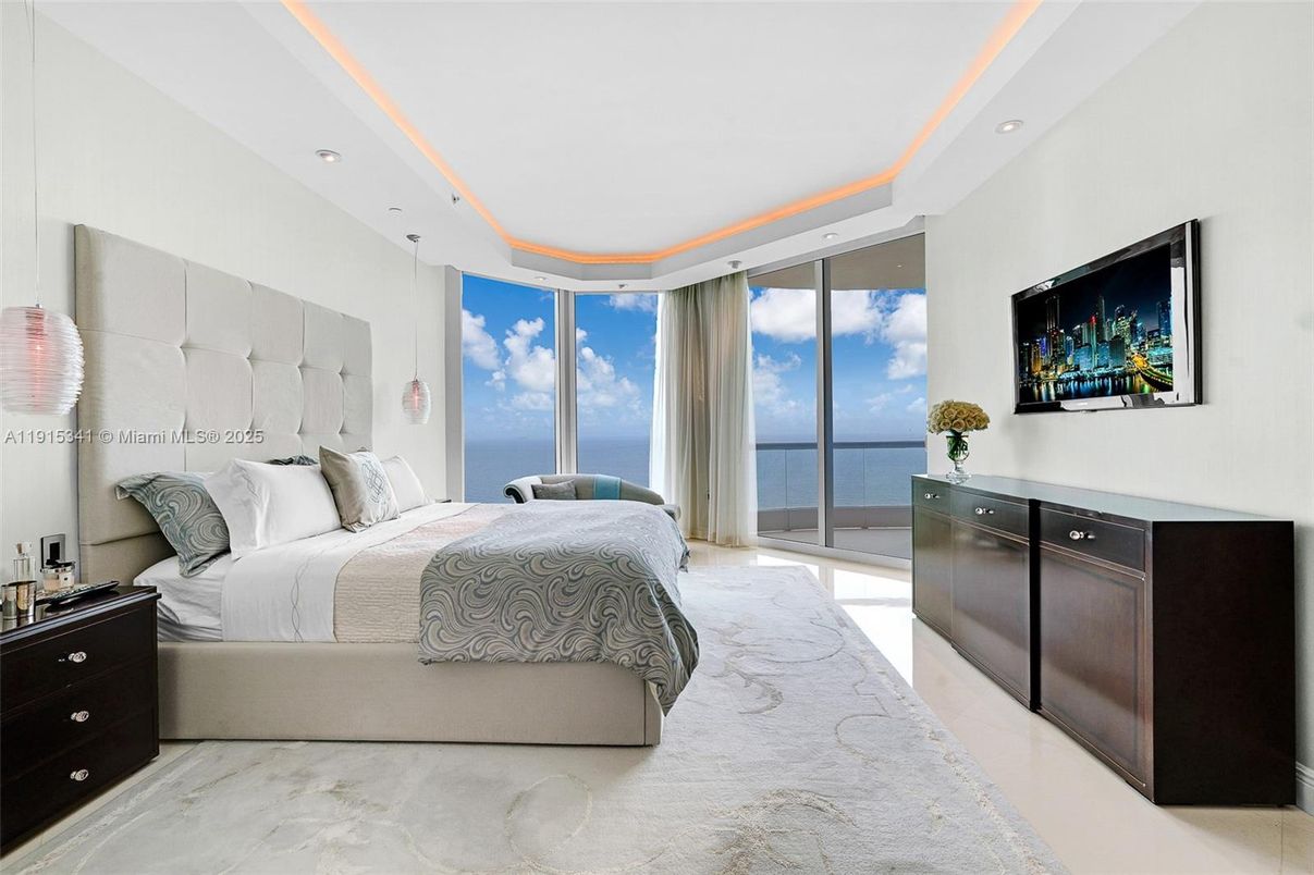 Bedroom, Interior, Recessed Lighting, Water